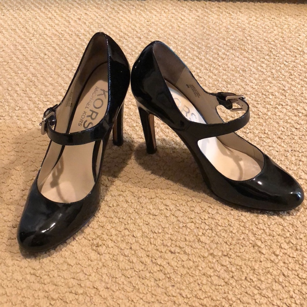 🌺🌺Michael Kors black shoes- size 8 M🌺🌺